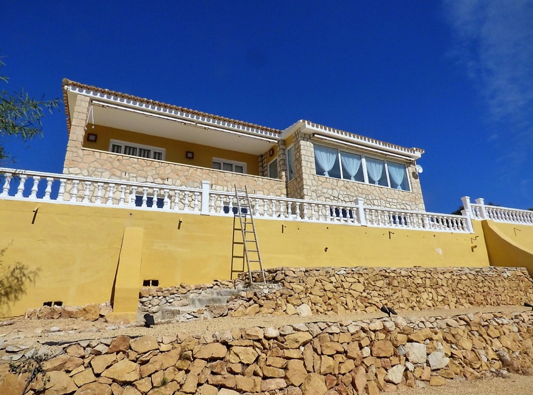 VILLA CON VISTAS EN VENTA EN POLOP