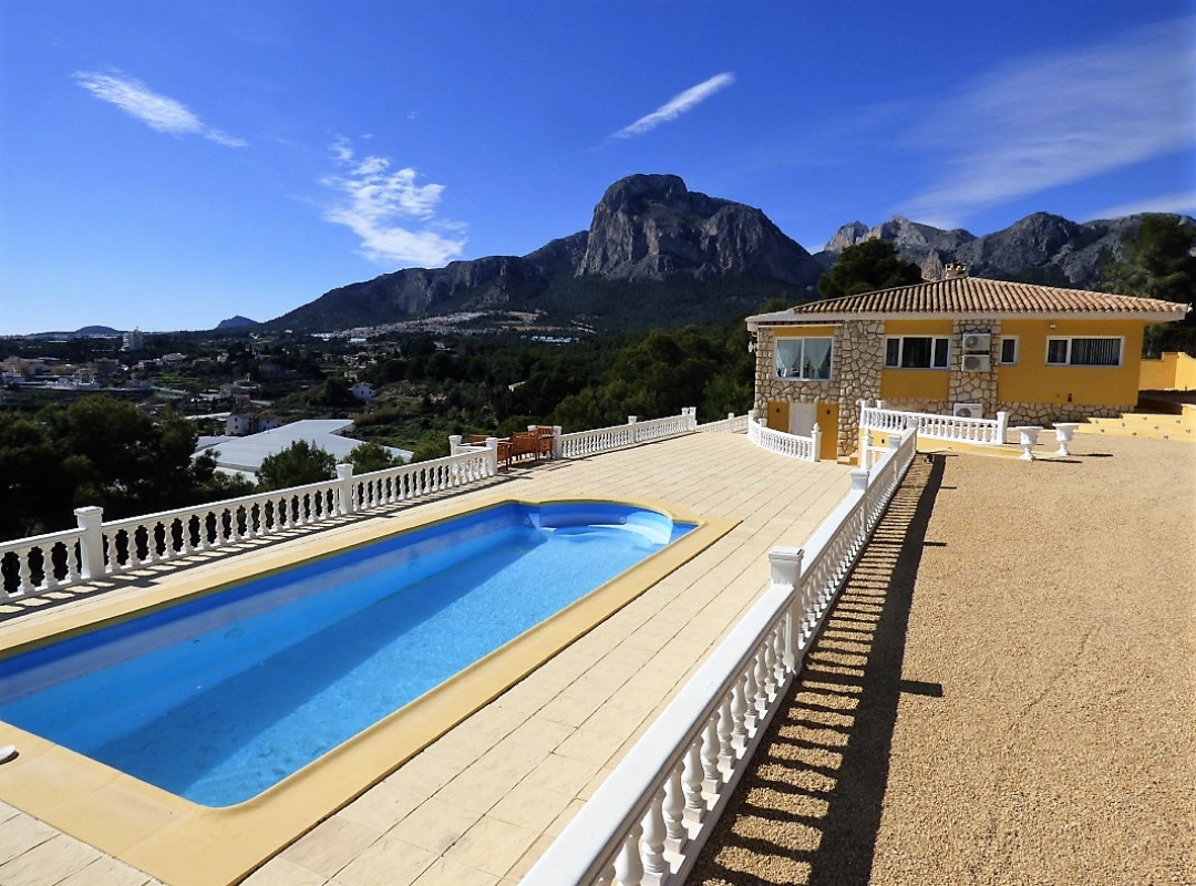 VILLA CON VISTAS EN VENTA EN POLOP