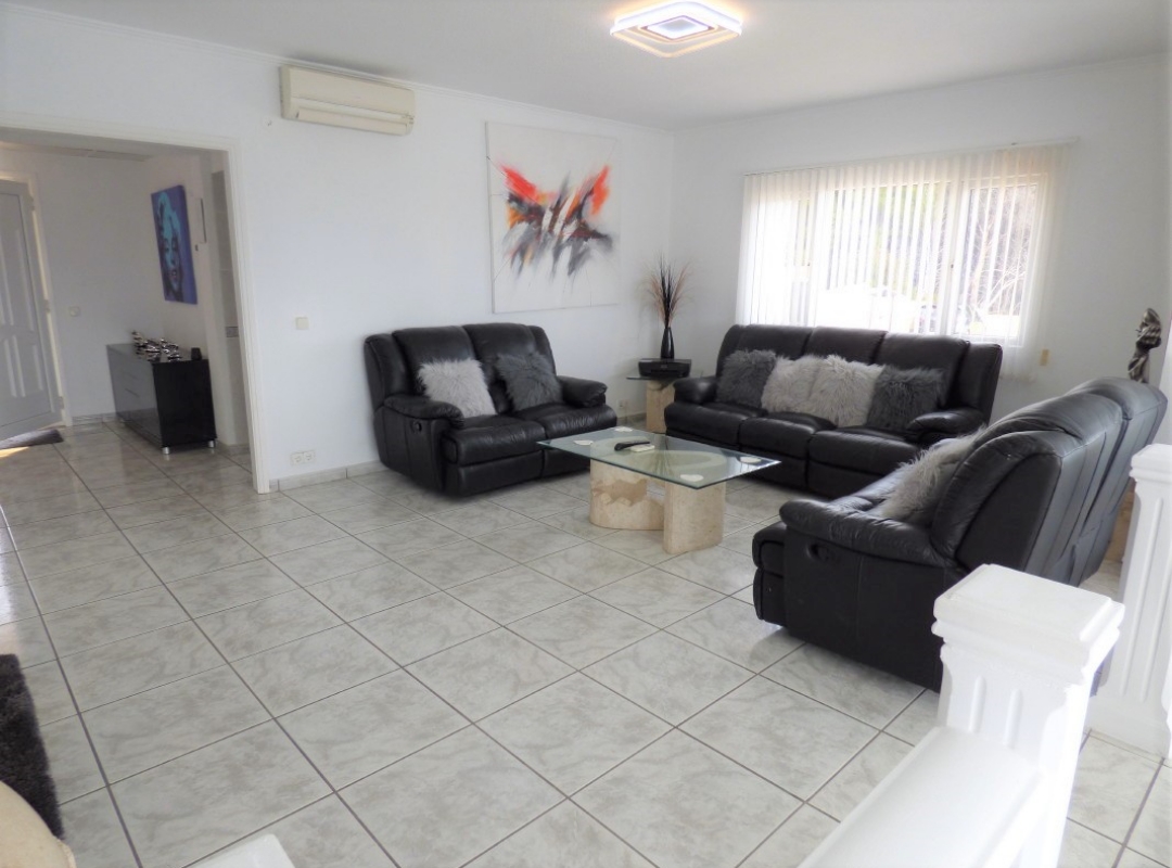 VILLA CON VISTAS EN VENTA EN POLOP