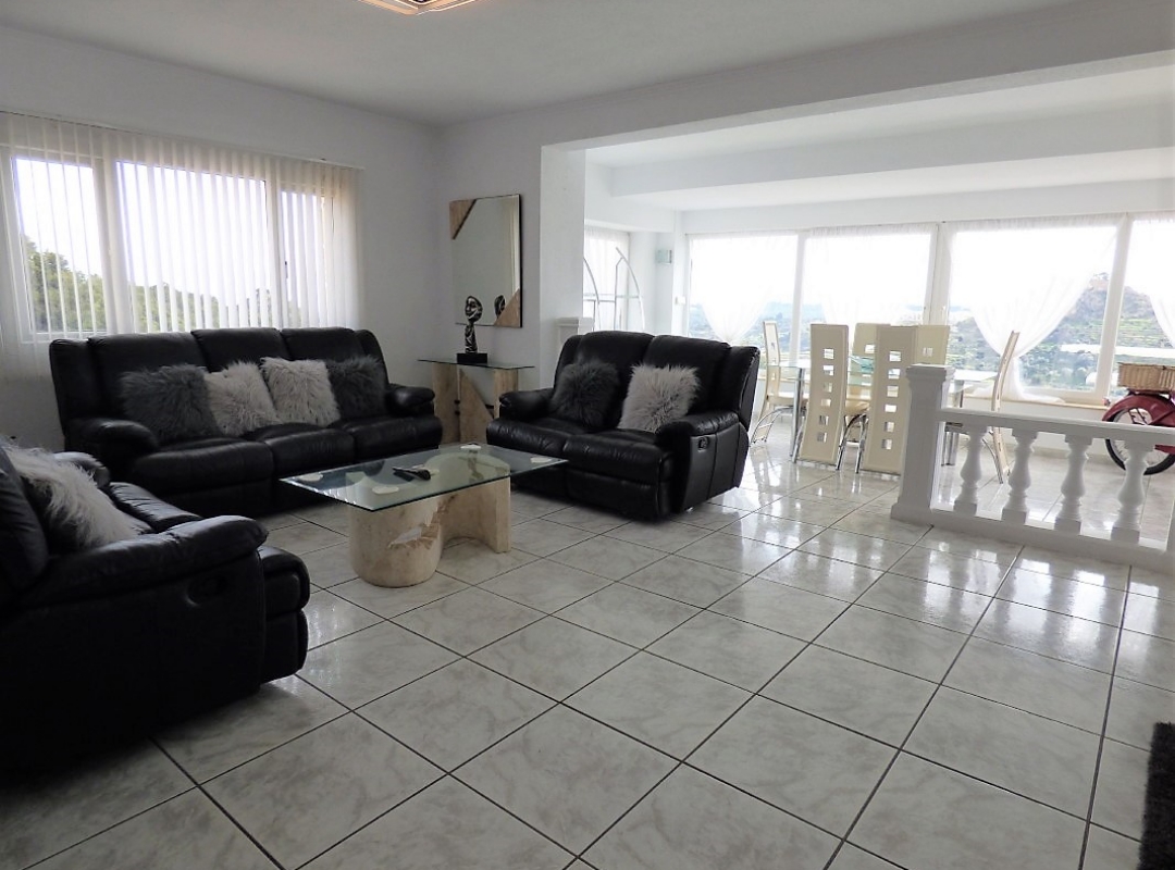 VILLA CON VISTAS EN VENTA EN POLOP