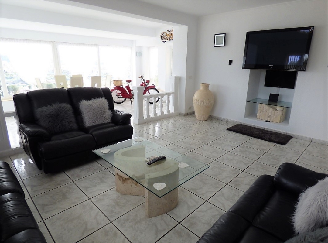VILLA CON VISTAS EN VENTA EN POLOP