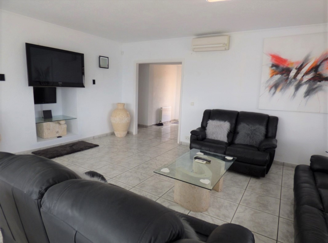 VILLA CON VISTAS EN VENTA EN POLOP