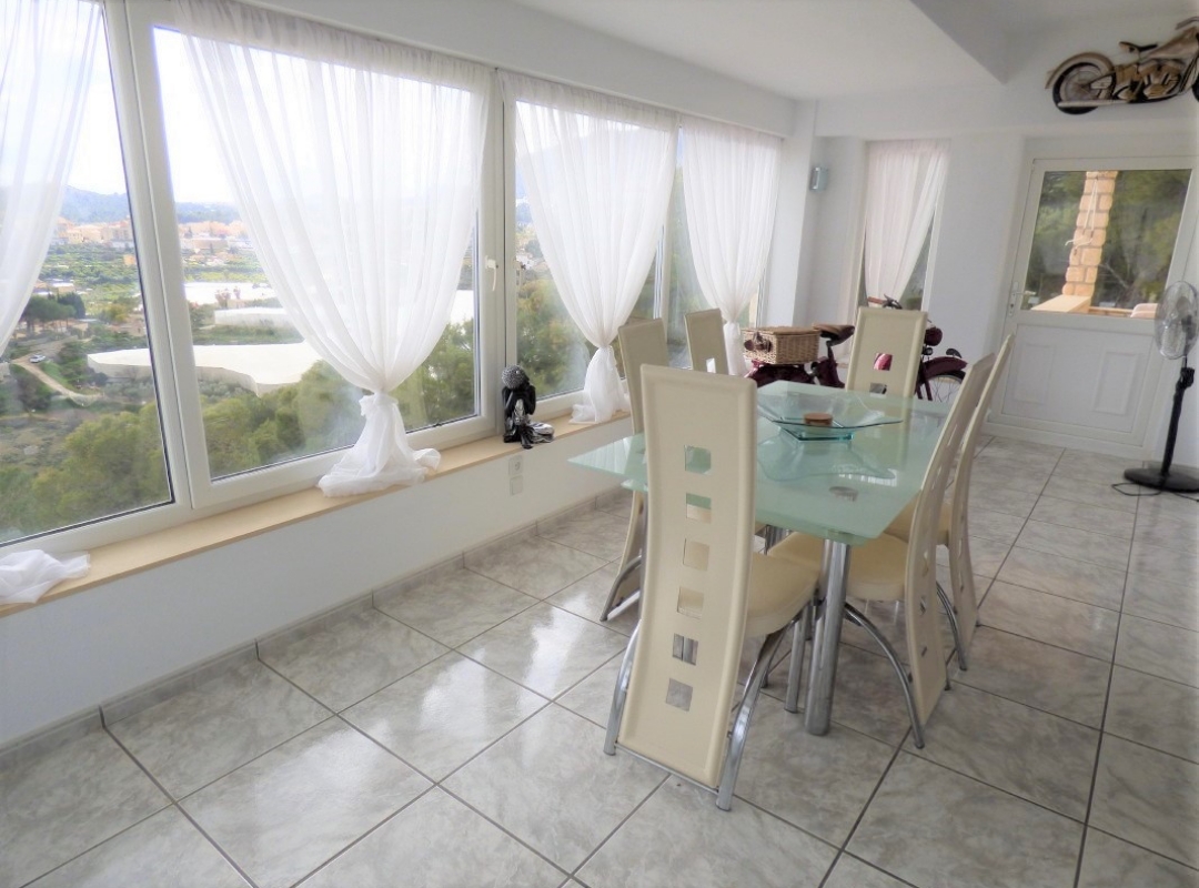 VILLA CON VISTAS EN VENTA EN POLOP