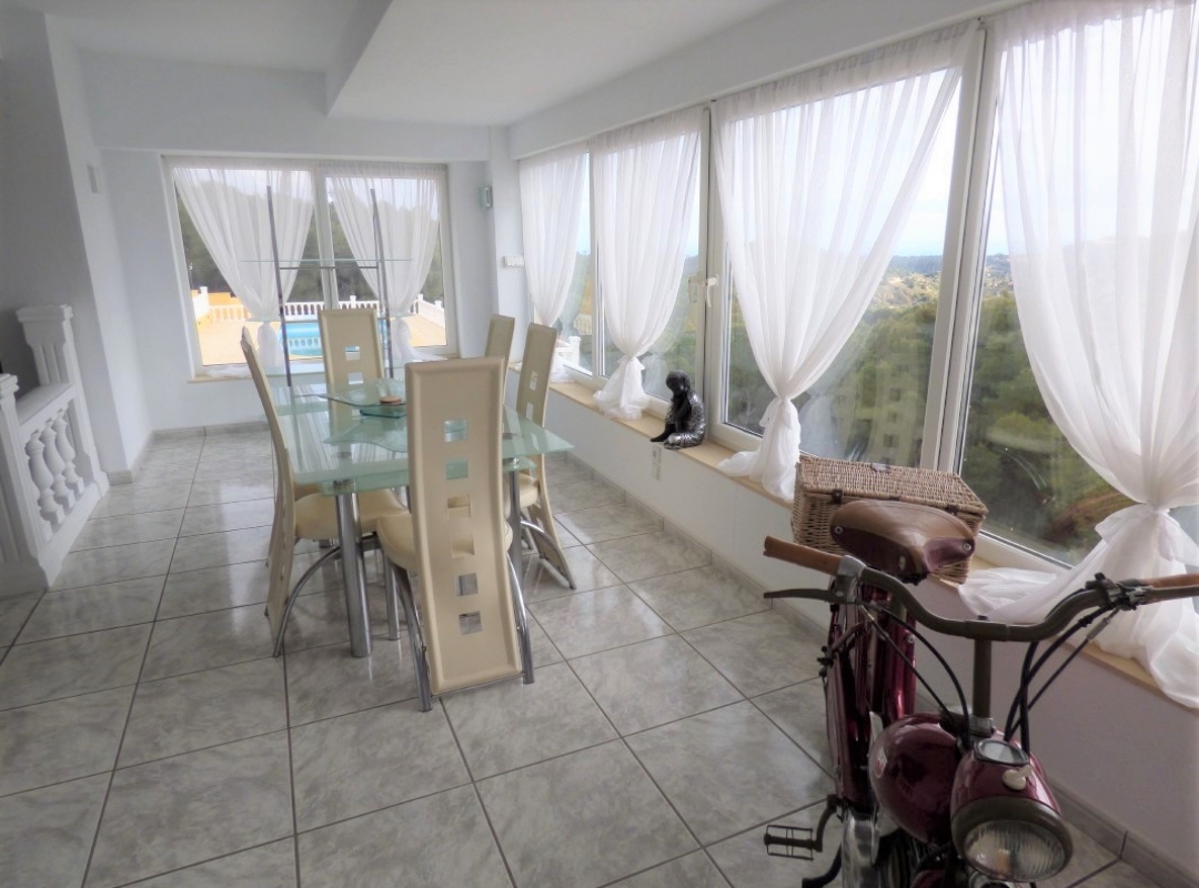VILLA CON VISTAS EN VENTA EN POLOP