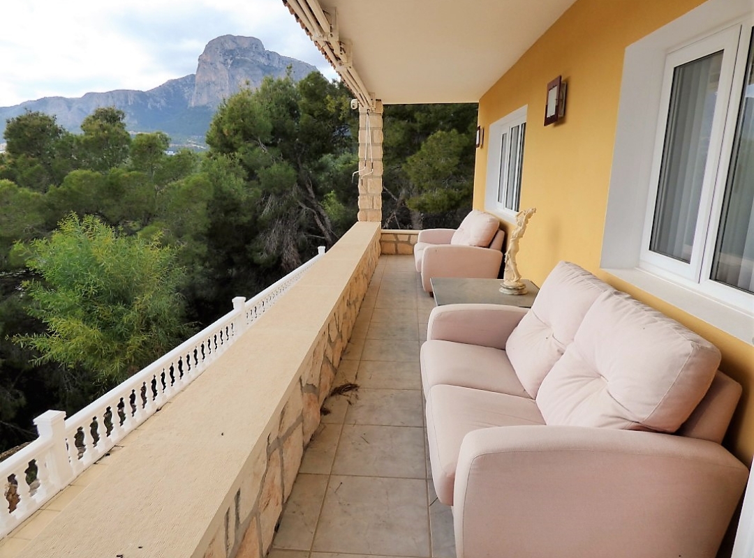 VILLA CON VISTAS EN VENTA EN POLOP