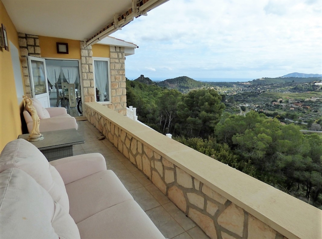 VILLA CON VISTAS EN VENTA EN POLOP
