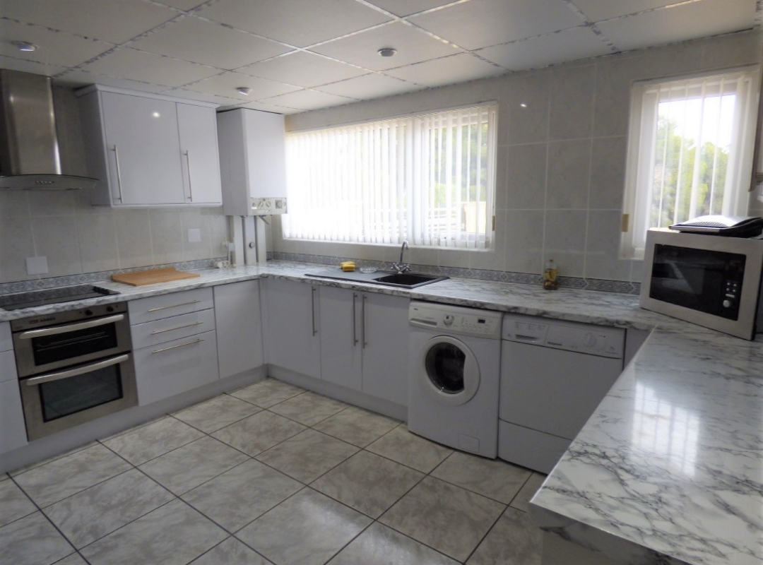 VILLA CON VISTAS EN VENTA EN POLOP