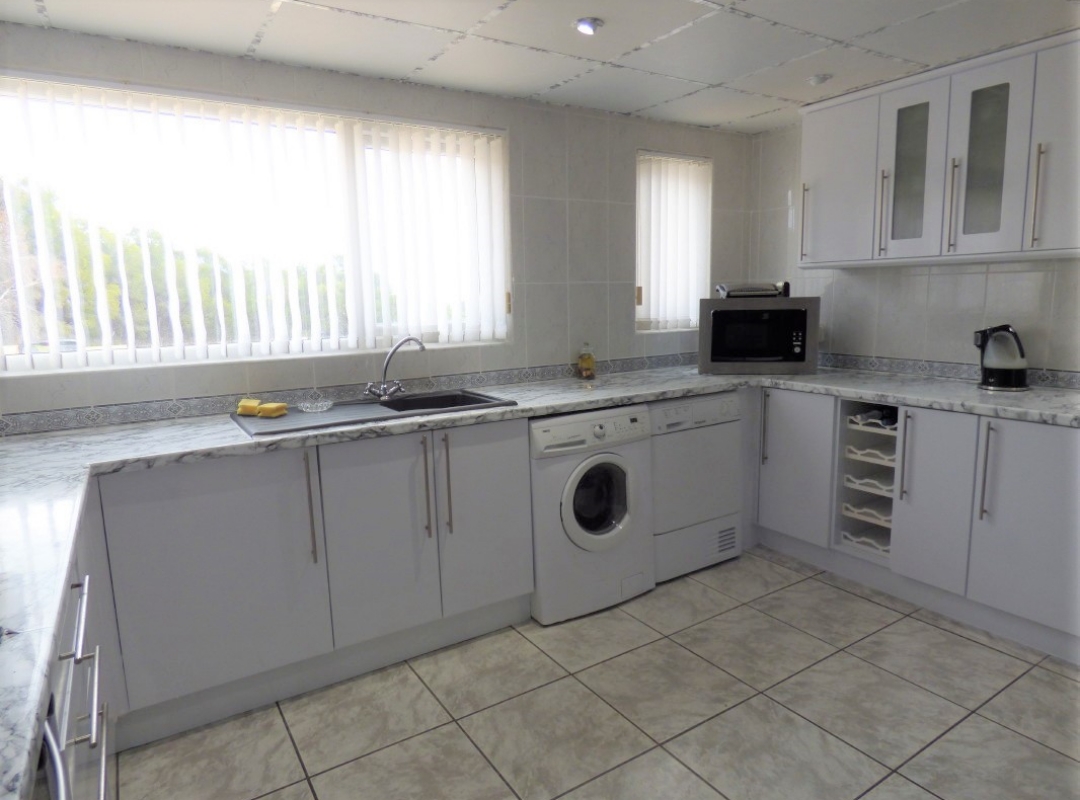 VILLA CON VISTAS EN VENTA EN POLOP