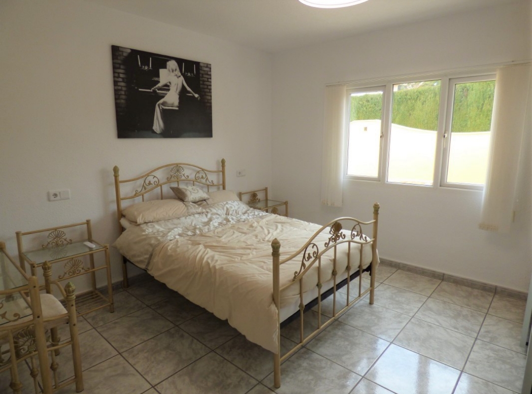VILLA CON VISTAS EN VENTA EN POLOP