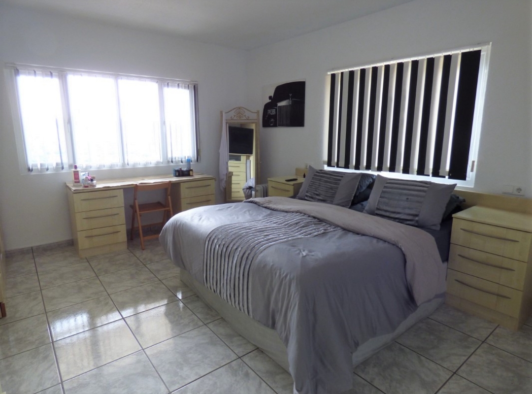 VILLA CON VISTAS EN VENTA EN POLOP