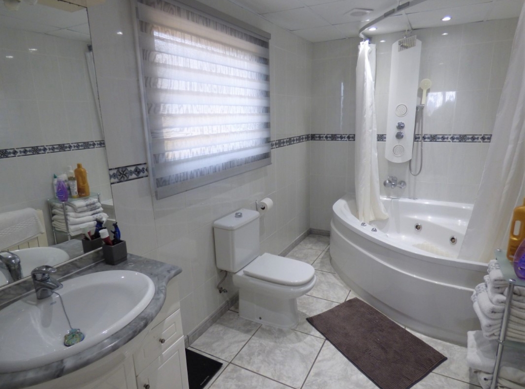 VILLA CON VISTAS EN VENTA EN POLOP