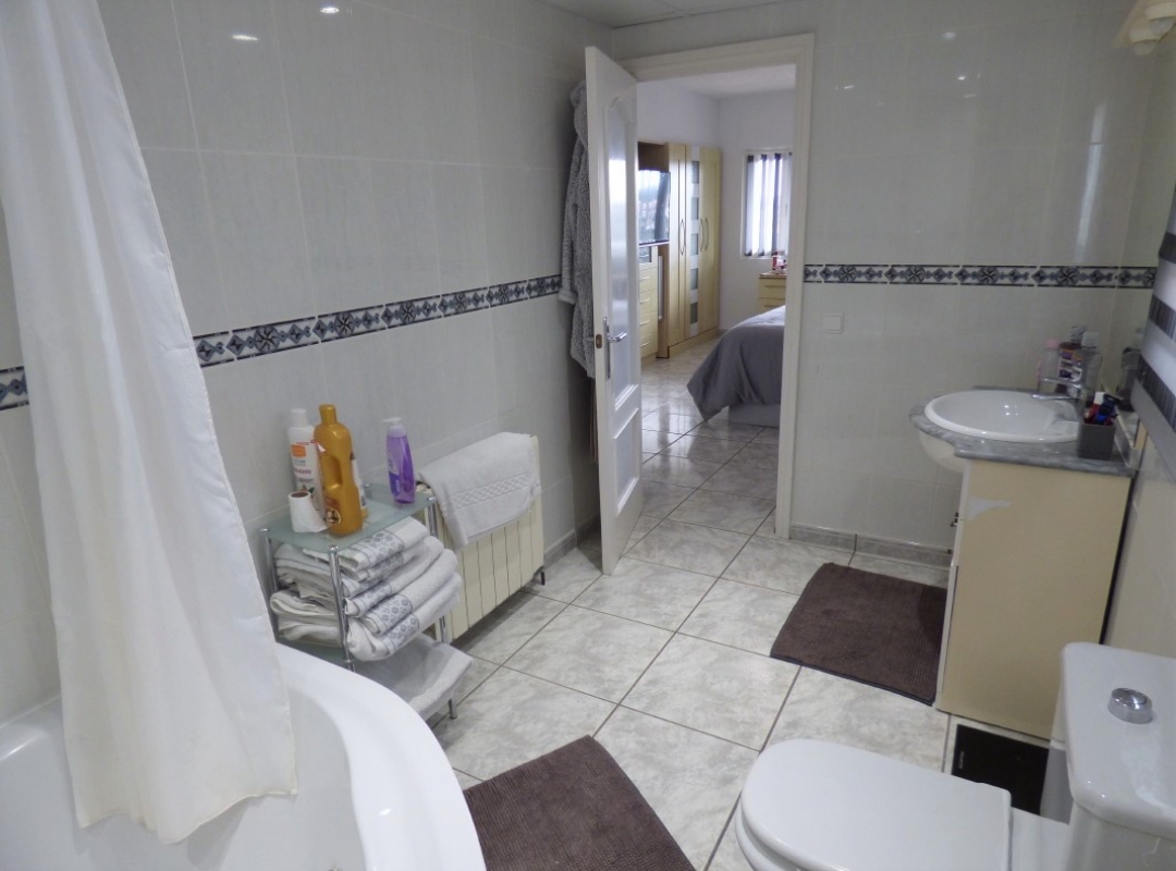 VILLA CON VISTAS EN VENTA EN POLOP