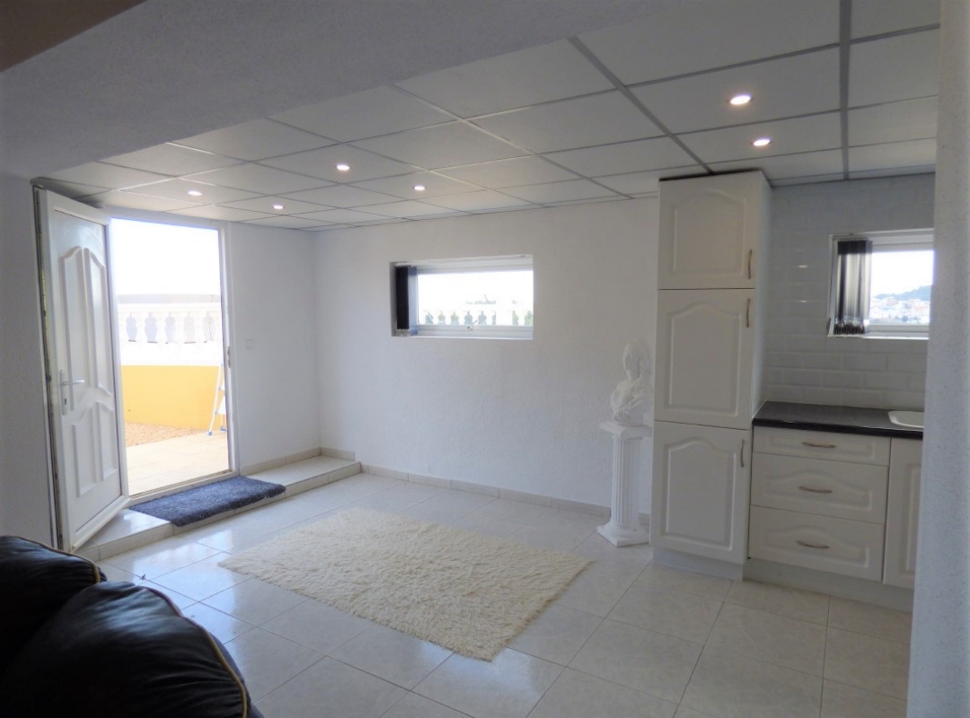 VILLA CON VISTAS EN VENTA EN POLOP
