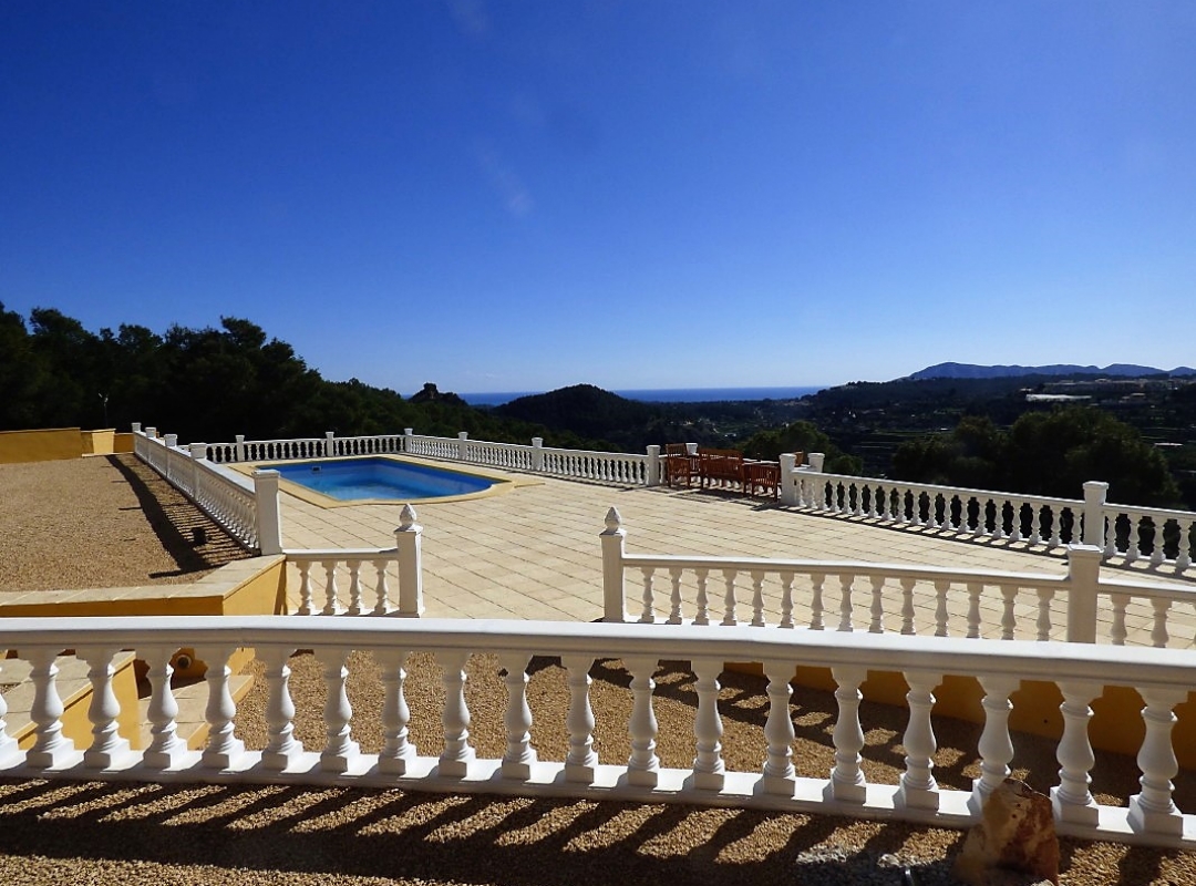 VILLA CON VISTAS EN VENTA EN POLOP