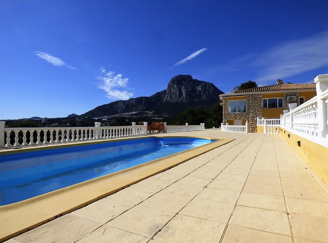 VILLA CON VISTAS EN VENTA EN POLOP