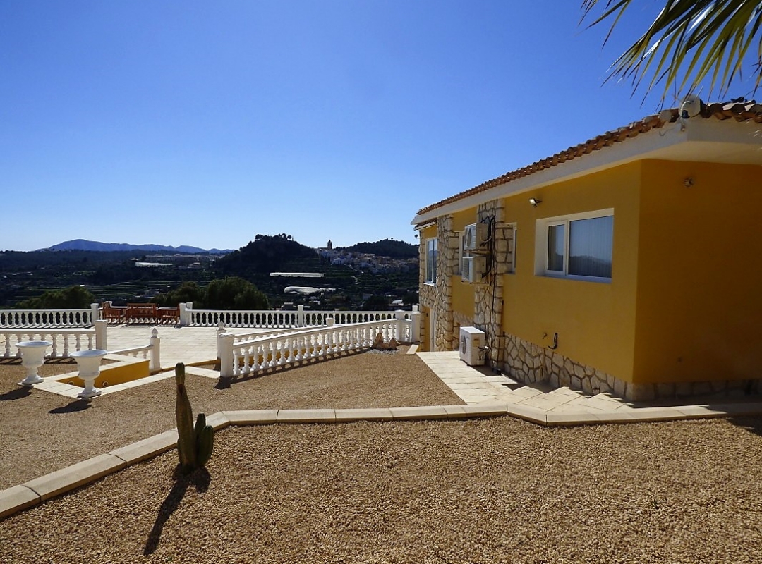 VILLA CON VISTAS EN VENTA EN POLOP