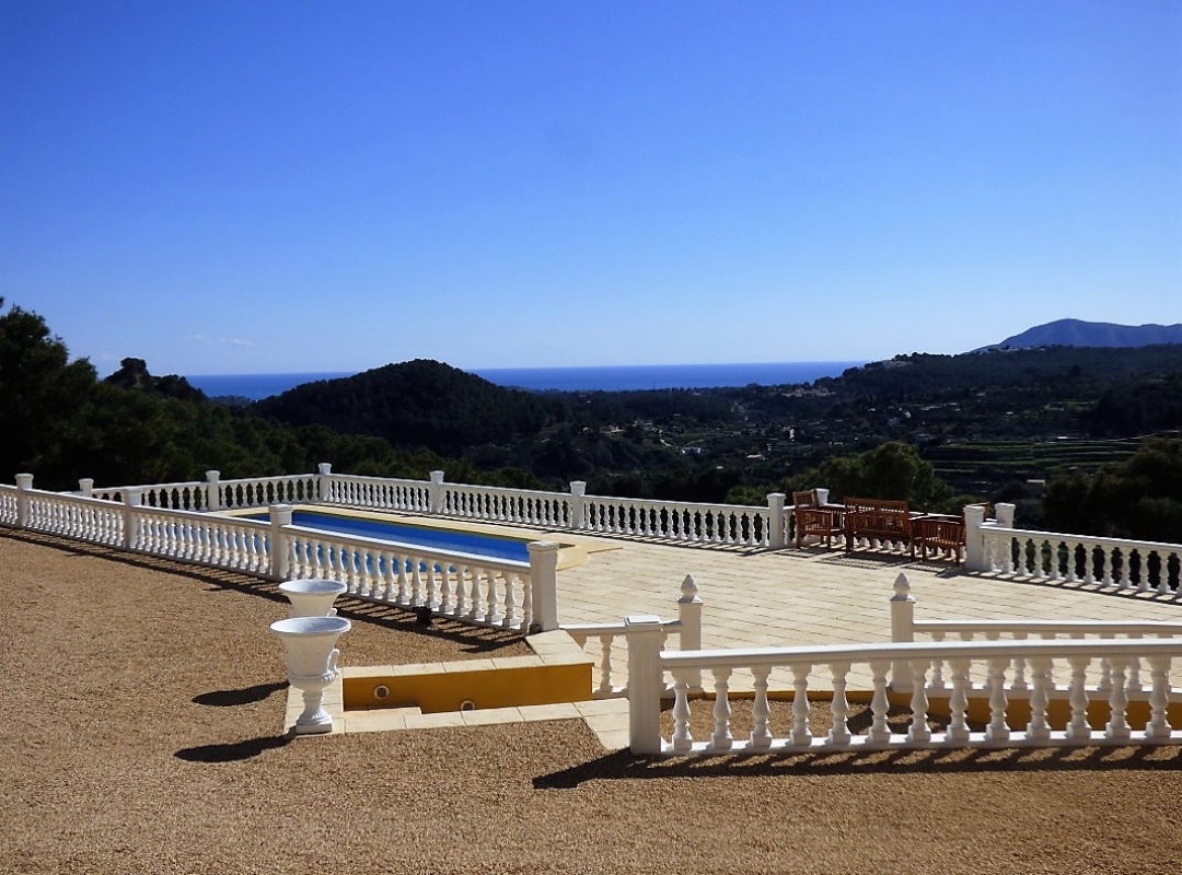 VILLA CON VISTAS EN VENTA EN POLOP
