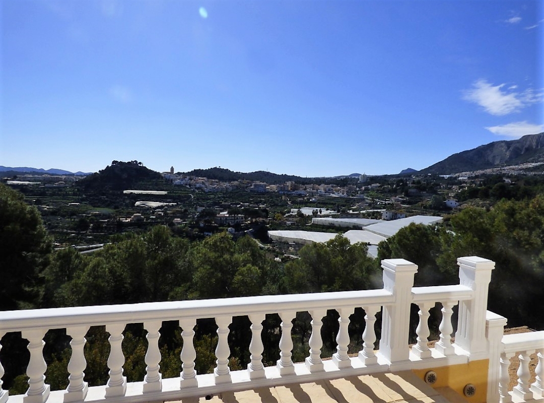VILLA CON VISTAS EN VENTA EN POLOP