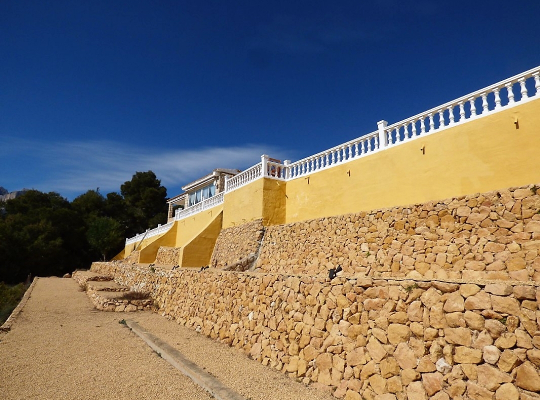VILLA CON VISTAS EN VENTA EN POLOP