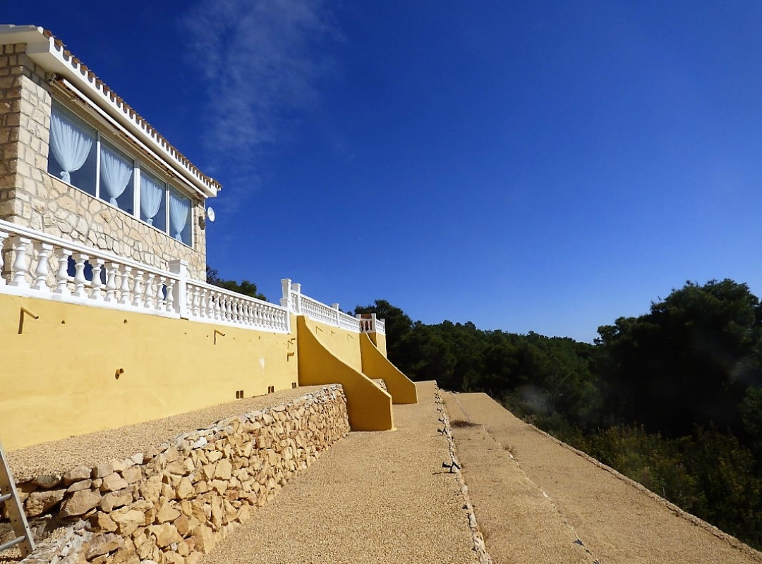 VILLA CON VISTAS EN VENTA EN POLOP
