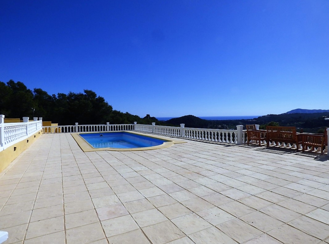 VILLA CON VISTAS EN VENTA EN POLOP