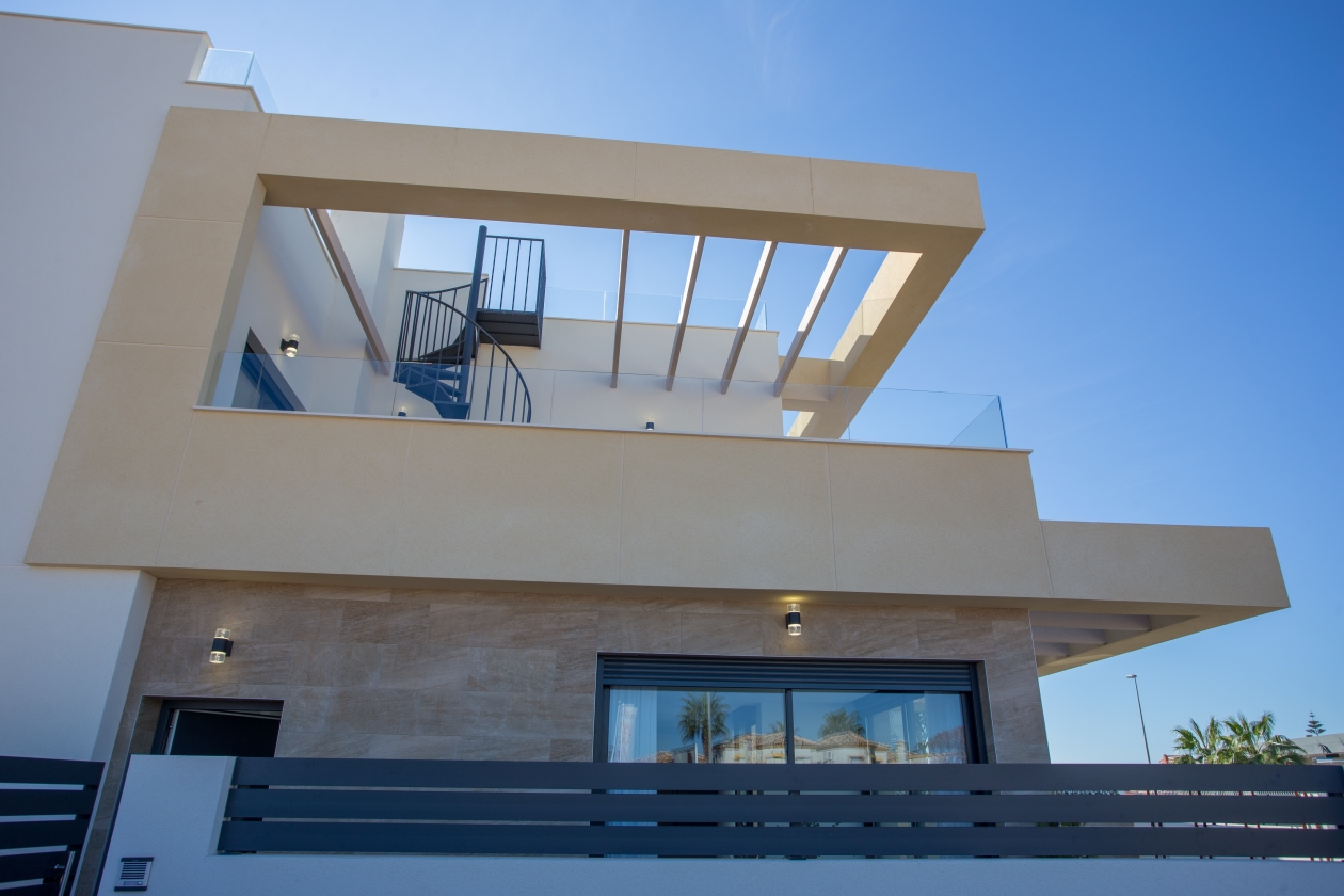 SEHR SONNIGE VILLA ZUM VERKAUF IN LOS MONTESINOS