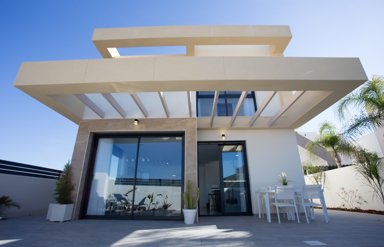 SEHR SONNIGE VILLA ZUM VERKAUF IN LOS MONTESINOS