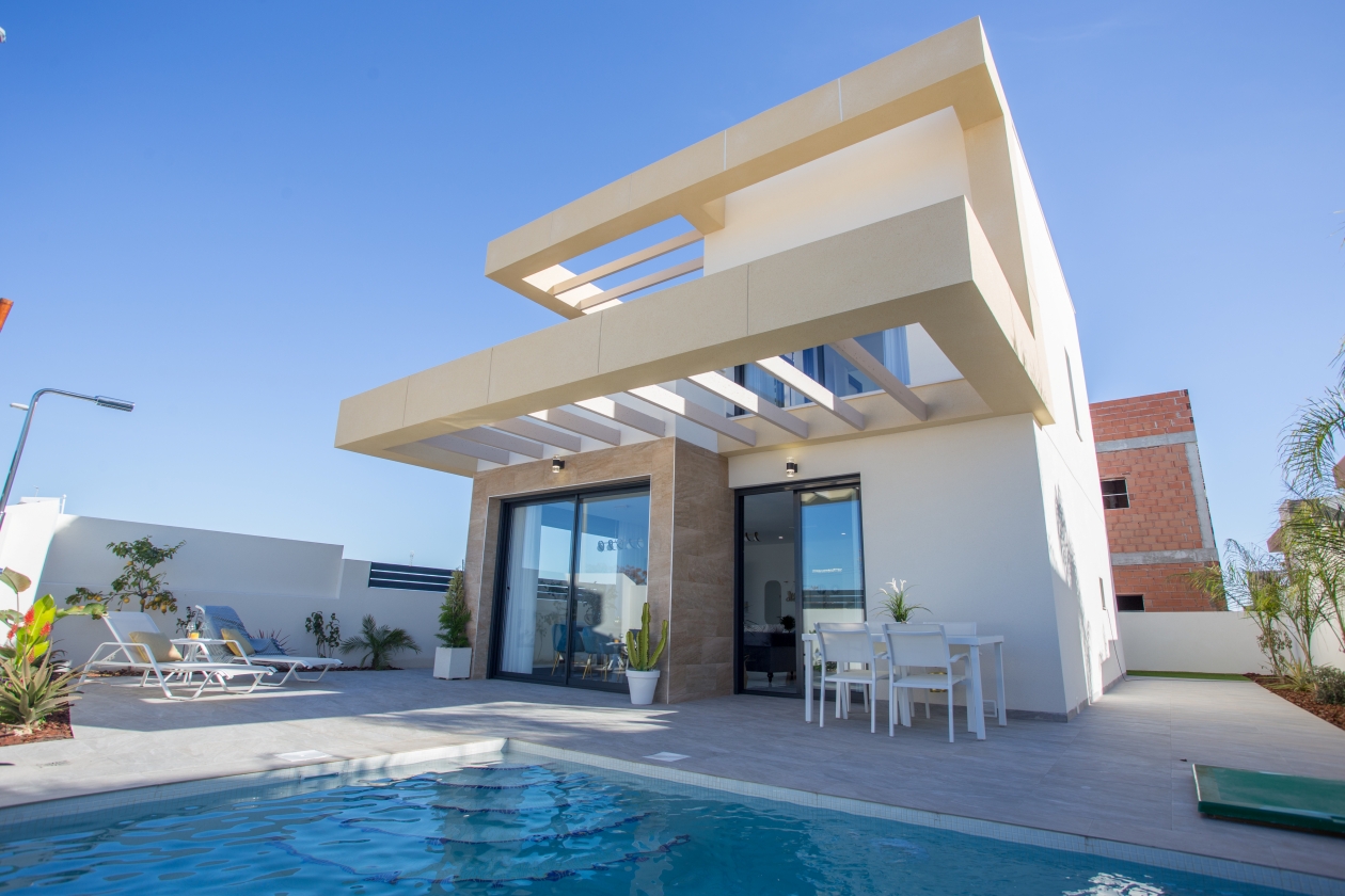 SEHR SONNIGE VILLA ZUM VERKAUF IN LOS MONTESINOS
