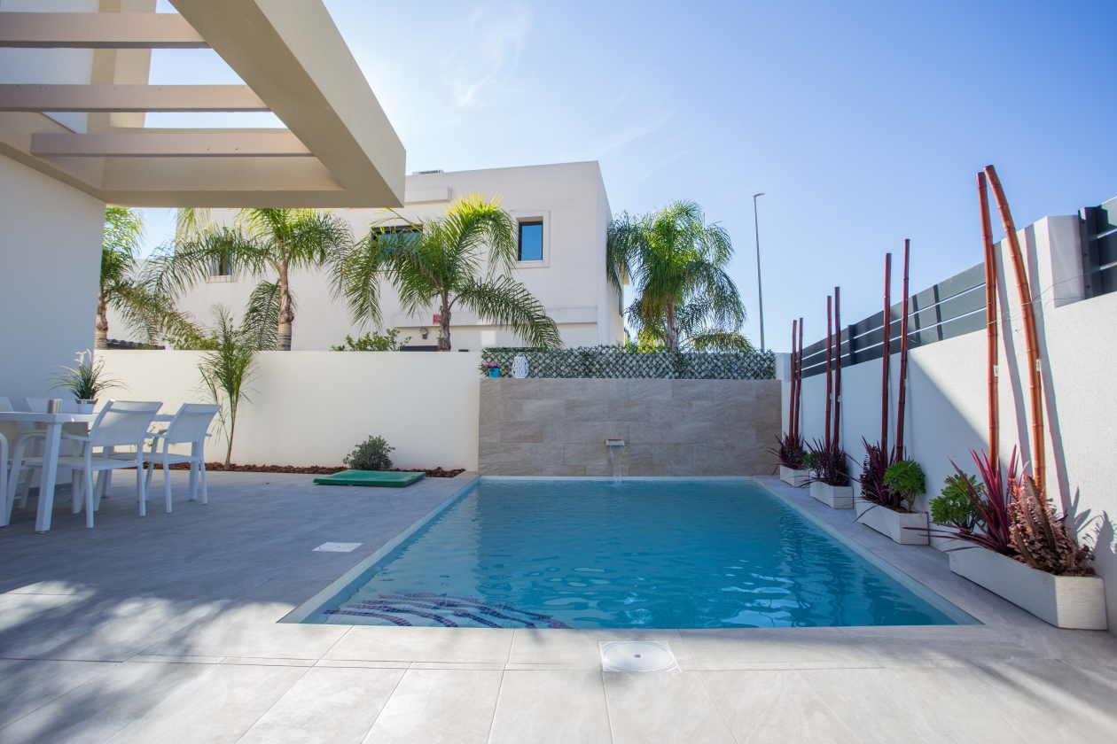 SEHR SONNIGE VILLA ZUM VERKAUF IN LOS MONTESINOS