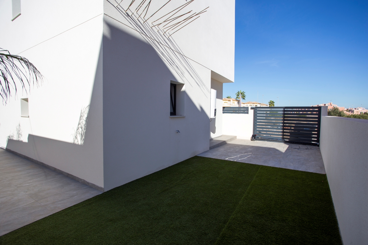 SEHR SONNIGE VILLA ZUM VERKAUF IN LOS MONTESINOS