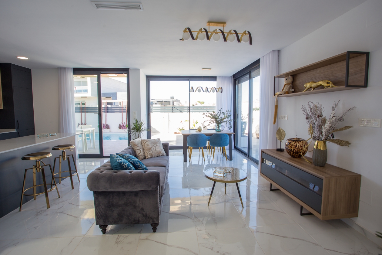 SEHR SONNIGE VILLA ZUM VERKAUF IN LOS MONTESINOS
