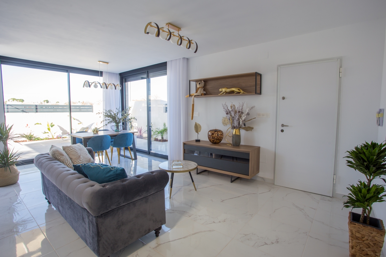 SEHR SONNIGE VILLA ZUM VERKAUF IN LOS MONTESINOS