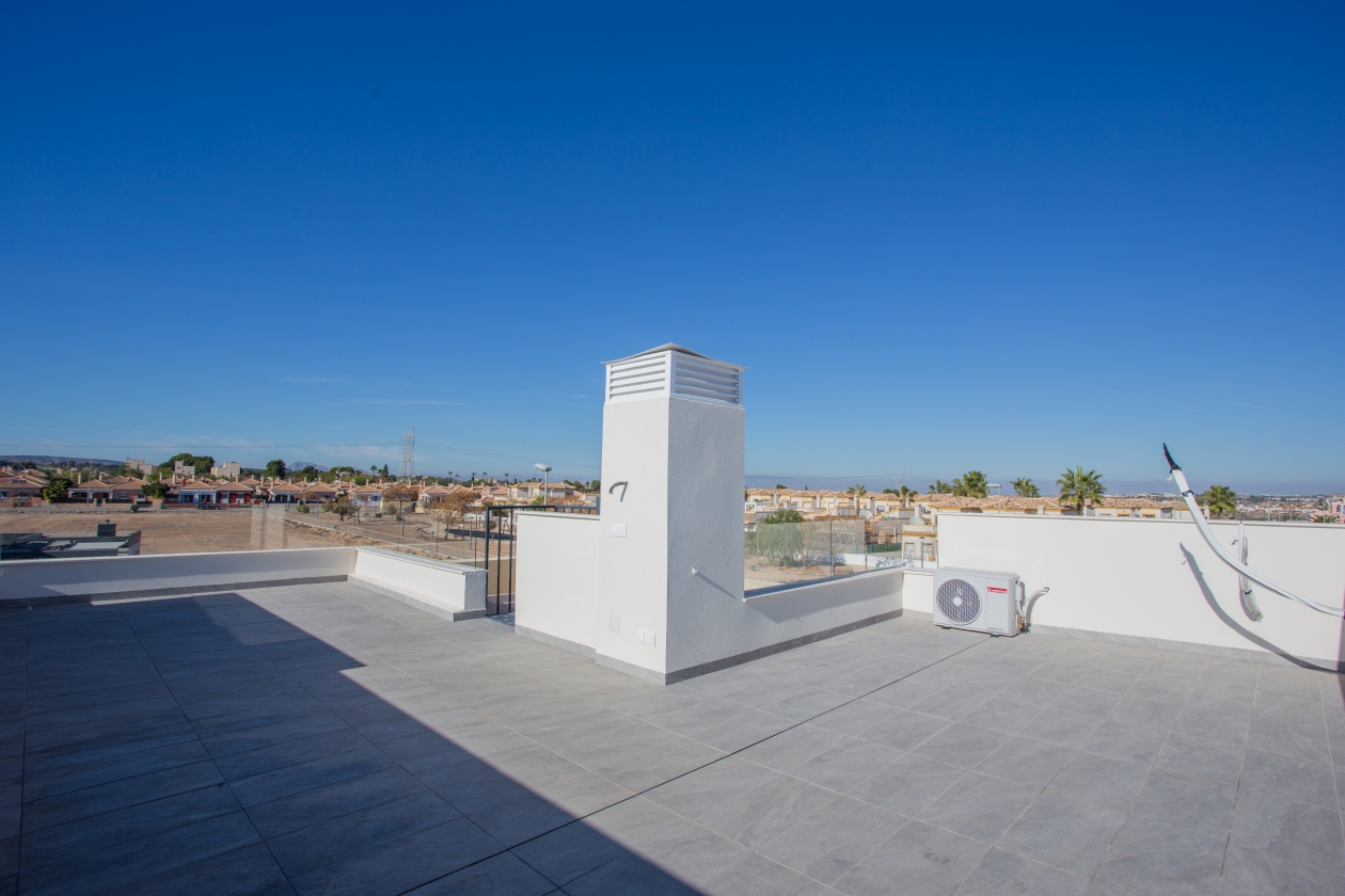 SEHR SONNIGE VILLA ZUM VERKAUF IN LOS MONTESINOS