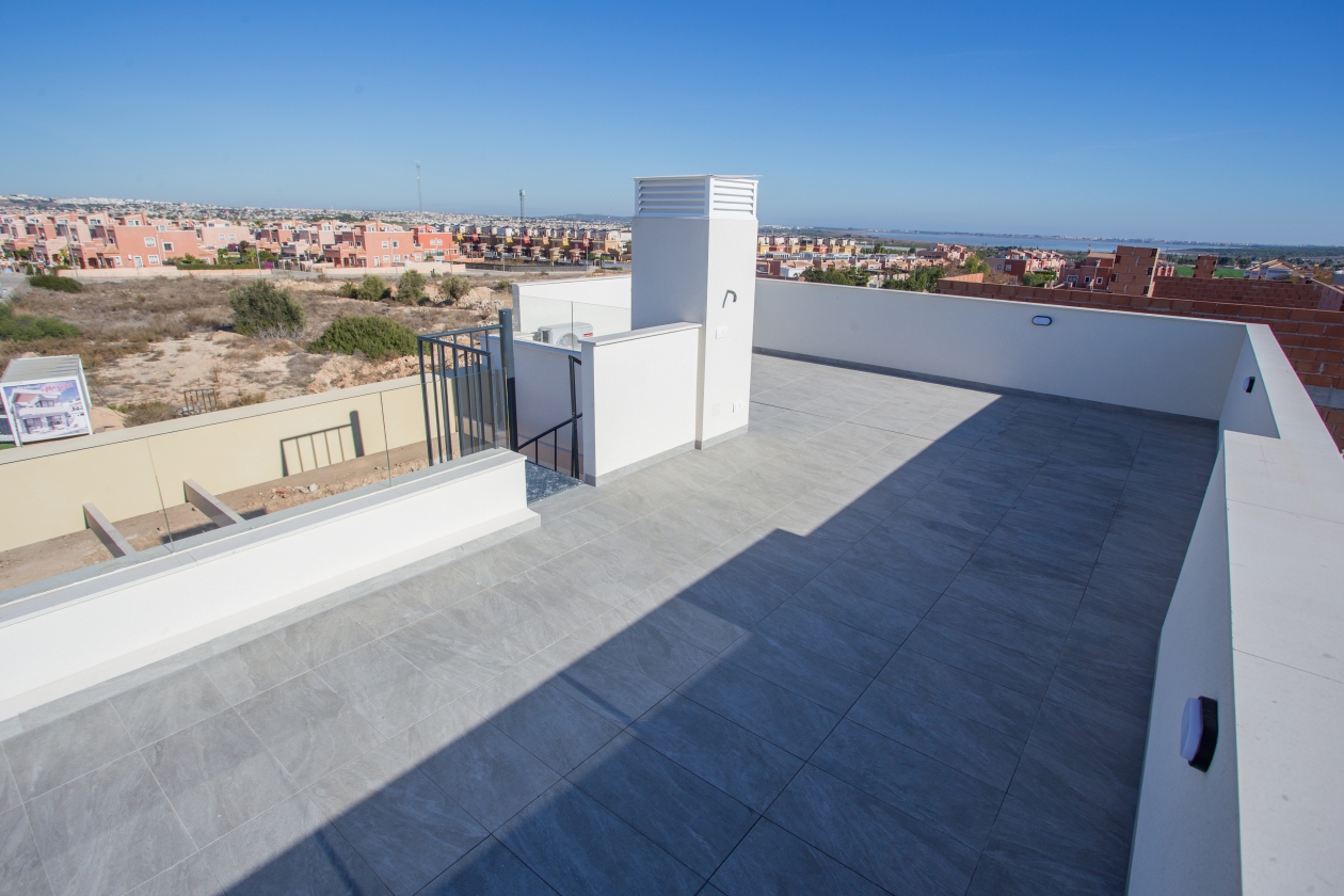 SEHR SONNIGE VILLA ZUM VERKAUF IN LOS MONTESINOS