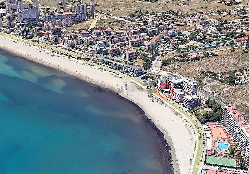 GRAN VILLA EN VENTA EN PRIMERA LINEA DE MAR EN  CAMPELLO
