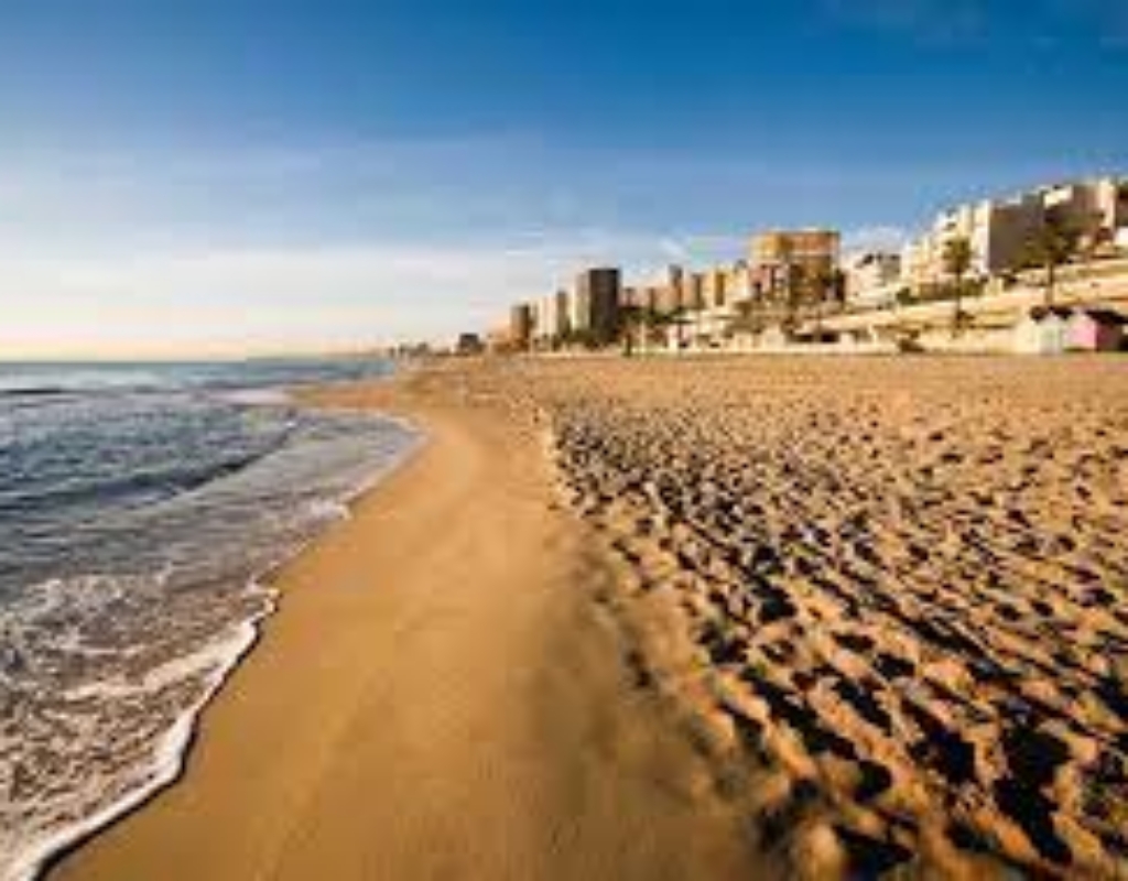 GRAN VILLA EN VENTA EN PRIMERA LINEA DE MAR EN  CAMPELLO