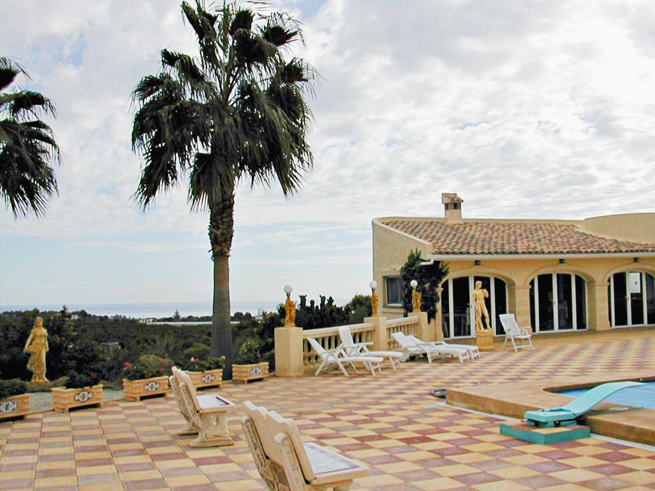 Amplia villa en venta en Alfaz del pi