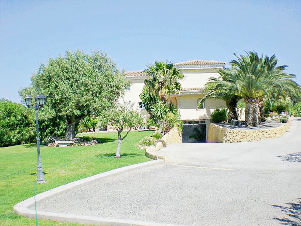 Amplia villa en venta en Alfaz del pi
