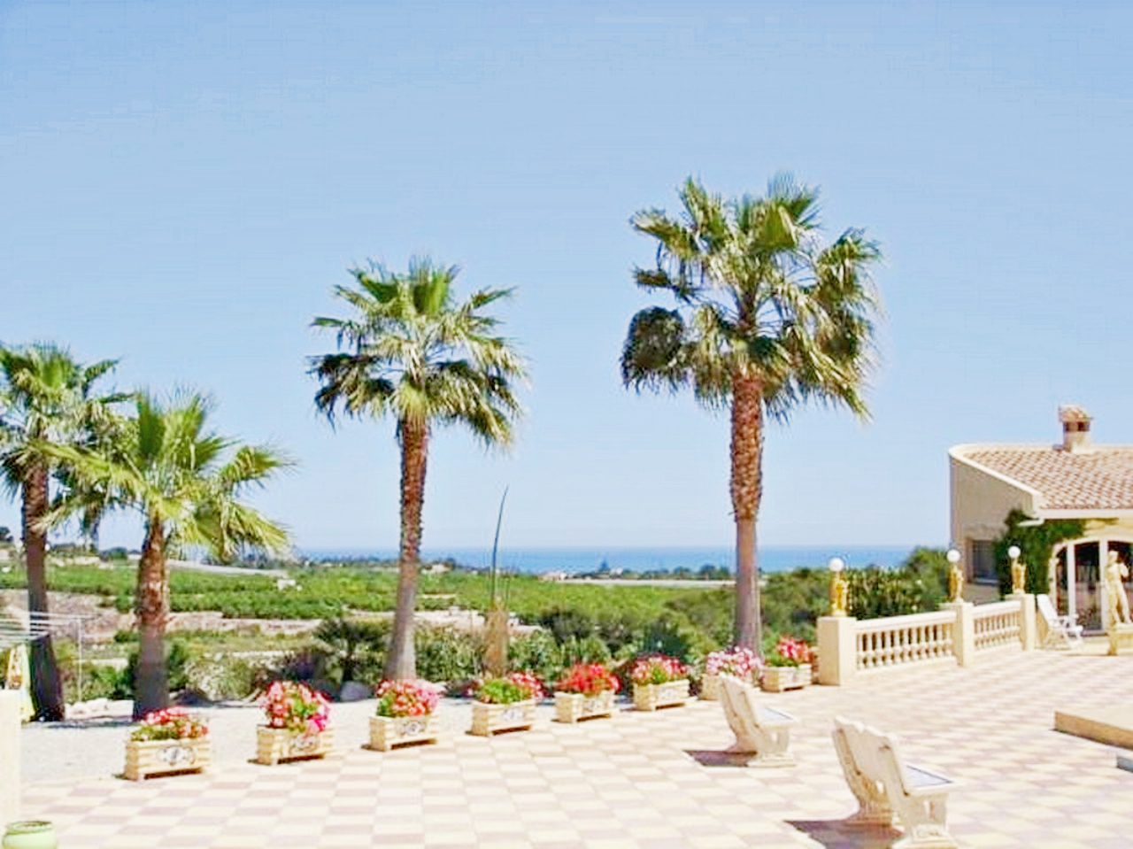 Amplia villa en venta en Alfaz del pi